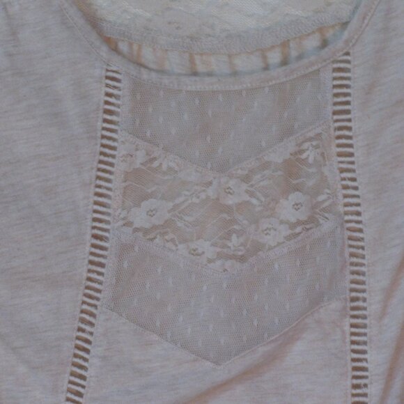 * 2/$15 Maurices Beige Oatmeal Top Large Lace Half Sleeve Open Trim Very Good - Picture 3 of 5